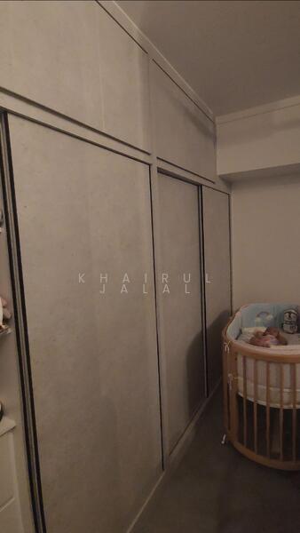 288 Tampines Street 22 HDB Flat For Sale at S$ 748,000 | PropertyGuru Singapore - Master room wardrobe