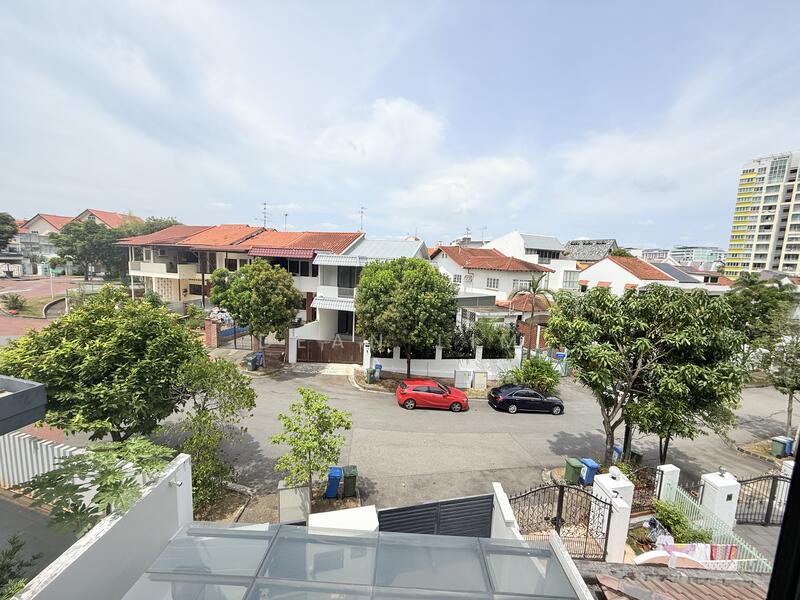 For Sale - ⭐️⭐️LANDED7772@ Exclusive 2.5 Storey Corner Terrace near NEX , MRT