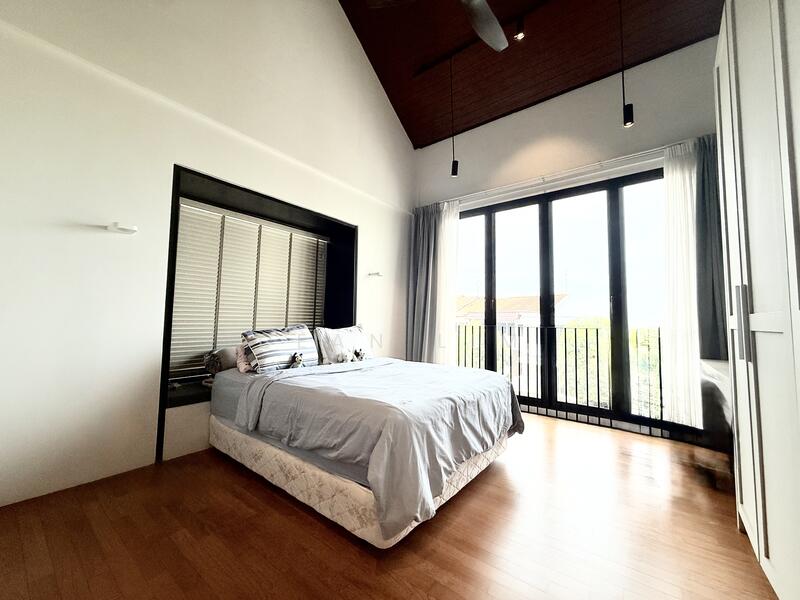 For Sale - ⭐️⭐️LANDED7772@ Exclusive 2.5 Storey Corner Terrace near NEX , MRT