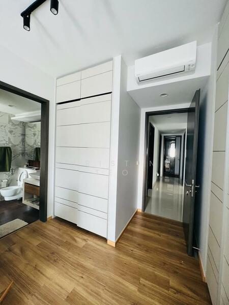 Master Bedroom (view2)