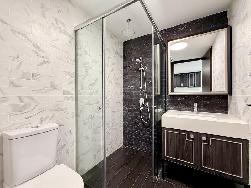 Mayfair Gardens Condominium For Sale at S$ 1,100,000 | PropertyGuru Singapore - Bathroom