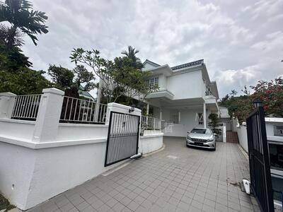 For Rent - Bungalow nestled in GCBA along Bukit Timah Rd. Private & Quiet enclave. Walking distance to MRT.