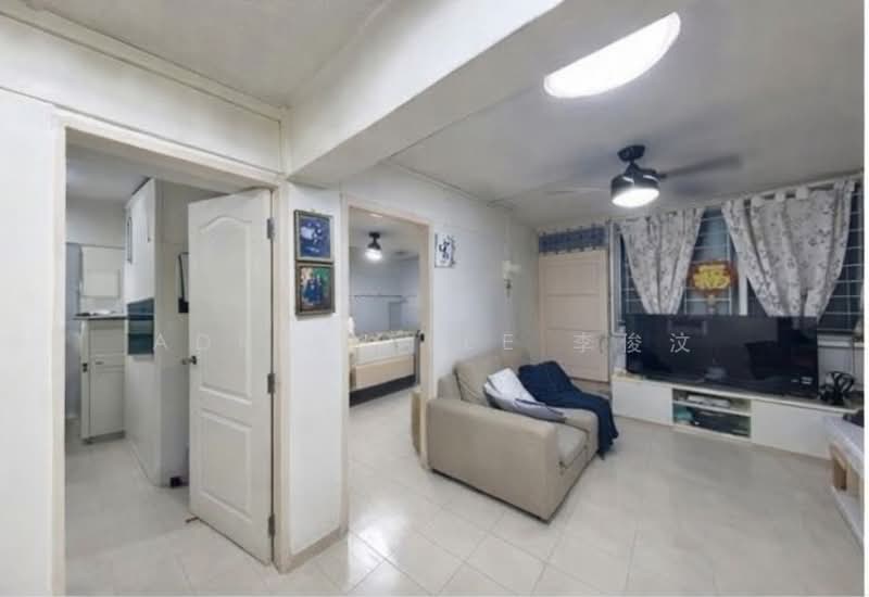 186 Boon Lay Avenue HDB Flat For Sale at S$ 330,000 | PropertyGuru Singapore - Living Room