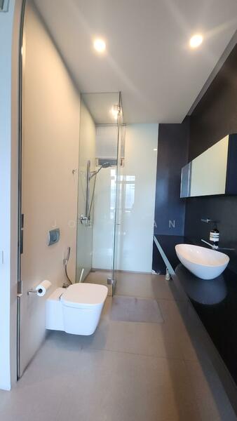 Ensuite Bathroom 1