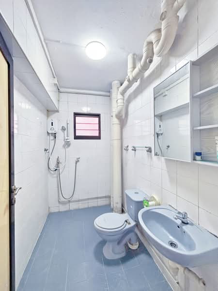 484B Choa Chu Kang Avenue 5, 484B Choa Chu Kang Avenue 5, 3 Bedrooms, 1,249 sqft, HDB Flat For Sale, by Michelle Koo, 500042767 - Bathroom - PropertyGuru.com.sg