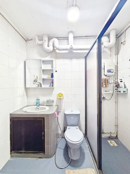 484B Choa Chu Kang Avenue 5, 484B Choa Chu Kang Avenue 5, 3 Bedrooms, 1,249 sqft, HDB Flat For Sale, by Michelle Koo, 500042767 - Bathroom - PropertyGuru.com.sg