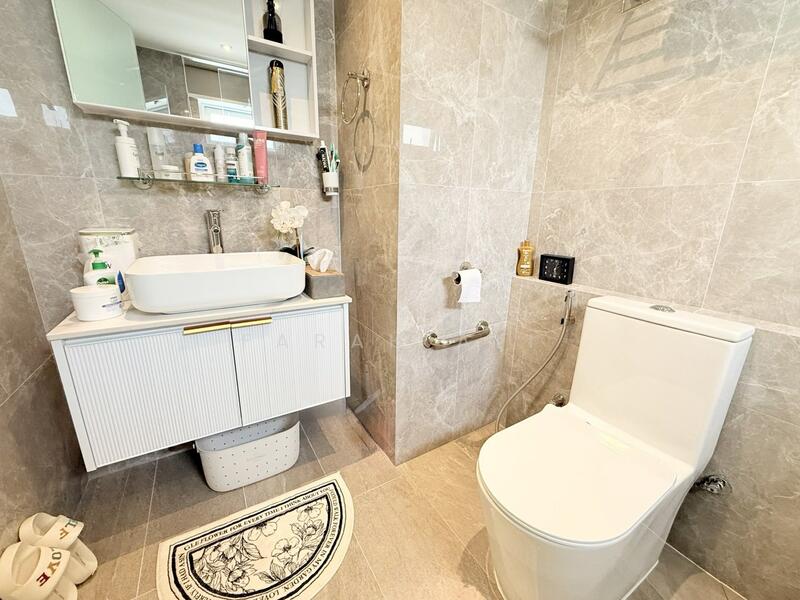 Estella Gardens Condominium For Sale at S$ 980,000 | PropertyGuru Singapore - Bathroom