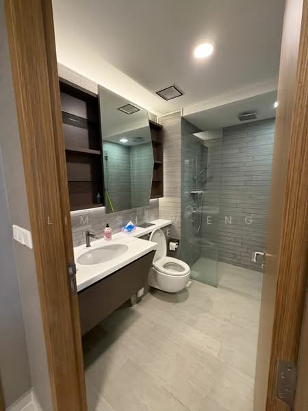 V on Shenton, 5 Shenton Way, 1 Bedroom, 484 sqft, Condominium For Rent, by Lim Siew Eng Sue, 500042851 - Bathroom - PropertyGuru.com.sg