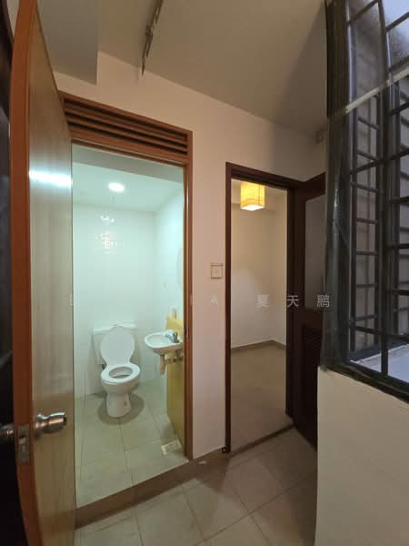 Woodsvale, 1 Woodlands Drive 72, 3 Bedrooms, 1,356 sqft, Condominium For Sale, by Ben XIA 夏天鹏, 500042968 - Bathroom - PropertyGuru.com.sg