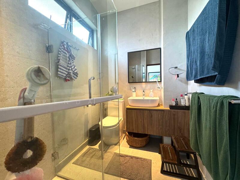 BRENDA ZEE ✧ 945O9938 ✧ Corner Terrace ✧ 1 km to RGPS & Nanyang Primary Corner Terrace For Sale at S$ 8,500,000 | PropertyGuru Singapore - Bathroom