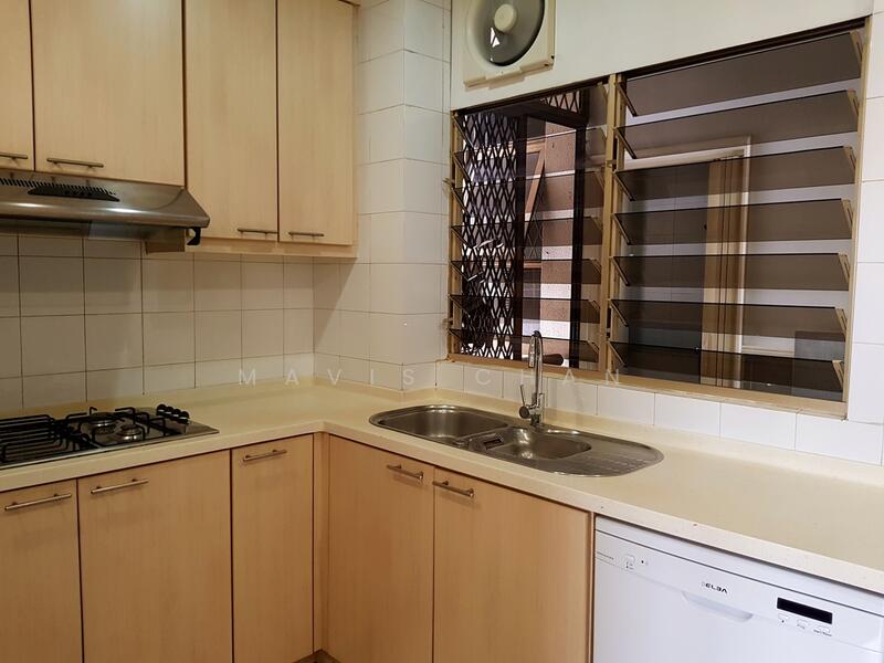 Leonie Condotel, 2 Leonie Hill Road, 4 Bedrooms, 2,722 sqft, Condominium For Rent, by Mavis Chan, 500043109 - Kitchen - PropertyGuru.com.sg