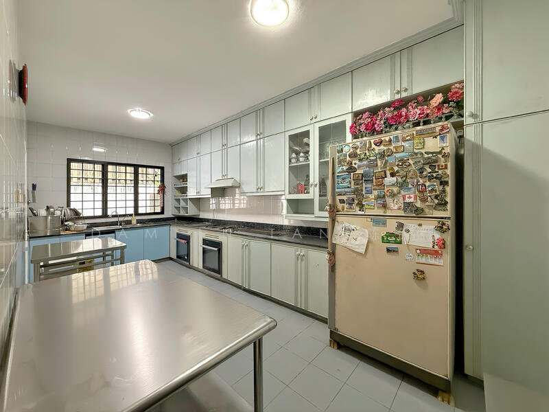 ⭐️NEAR SIXTH AVENUE MRT, PRICED TO SELL RARE SEMI-D @ JALAN HAJI ALIAS, SIXTH AVE, NAMLY PRECINCT!⭐️ Semi-Detached House For Sale at S$ 8,900,000 | PropertyGuru Singapore - Kitchen
