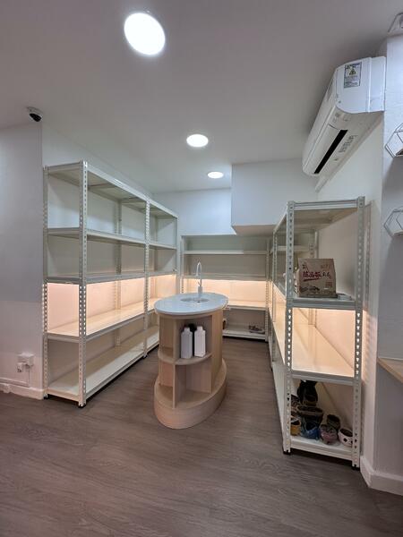 HDB Ground Floor Shop in Telok Blangah Rise, Telok Blangah Rise, Kampong Bahru Road, Lower Delta Road, 250 sqft, Shop / Shophouse For Rent, by Daniel Tan - 陈振宏, 500043155 - Interior - CommercialGuru.com.sg