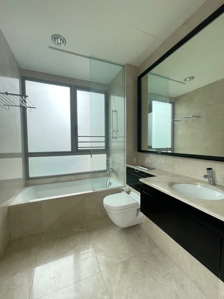 Martin Place Residences, 2 Martin Place, 2 Bedrooms, 1,163 sqft, Condominium For Rent, by Sebestian Cheng, 500043203 - Bathroom - PropertyGuru.com.sg