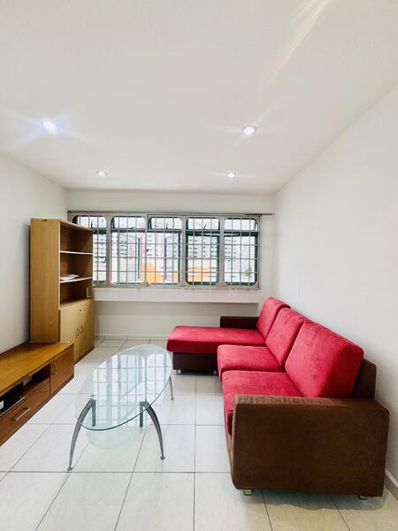 450 Choa Chu Kang Avenue 4, 450 Choa Chu Kang Avenue 4, 3 Bedrooms, 1,087 sqft, HDB Flat For Rent, by Lam Min Yi, 500043234 - Living Room - PropertyGuru.com.sg