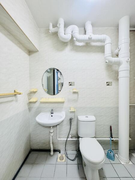 450 Choa Chu Kang Avenue 4, 450 Choa Chu Kang Avenue 4, 3 Bedrooms, 1,087 sqft, HDB Flat For Rent, by Lam Min Yi, 500043234 - Bathroom - PropertyGuru.com.sg