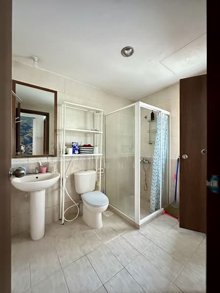 Villa Verde, Verde Grove, Room Rental, 130 sqft, Terraced House For Rent, by Maverick Maung, 500043288 - Bathroom - PropertyGuru.com.sg