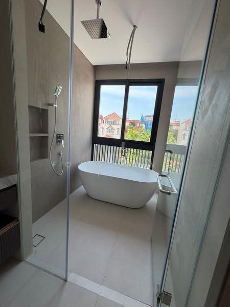 Brand-New Elegant 4 Levels Semi D With Lift Access At Telok Kurau, Lorong G / Lorong H, East Coast / Marine Parade, 6 Bedrooms, 5,765 sqft, Semi-Detached House For Sale, by Fong Yong Ten, 500043299 - Bathroom - PropertyGuru.com.sg