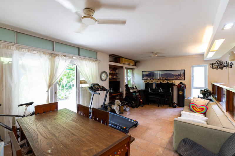 For investor/own stay, large 1,900 sqft 3 bed turn to 4 bed! Est. 4% p.a. yield Condominium For Sale at S$ 2,400,000 | PropertyGuru Singapore - Living Room