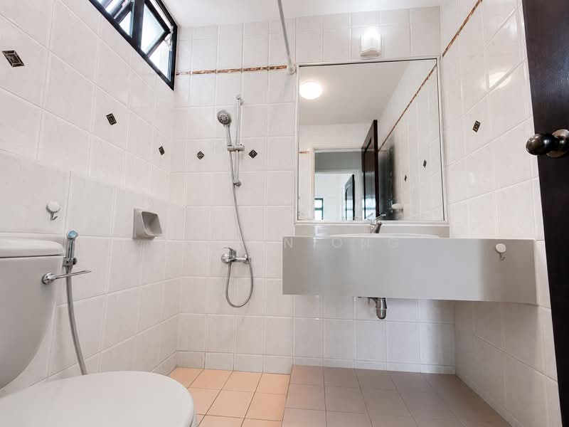 Hume Park I, 1 Hume Avenue, 3 Bedrooms, 1,356 sqft, Condominium For Sale, by Darren Ong, 500043320 - Bathroom - PropertyGuru.com.sg