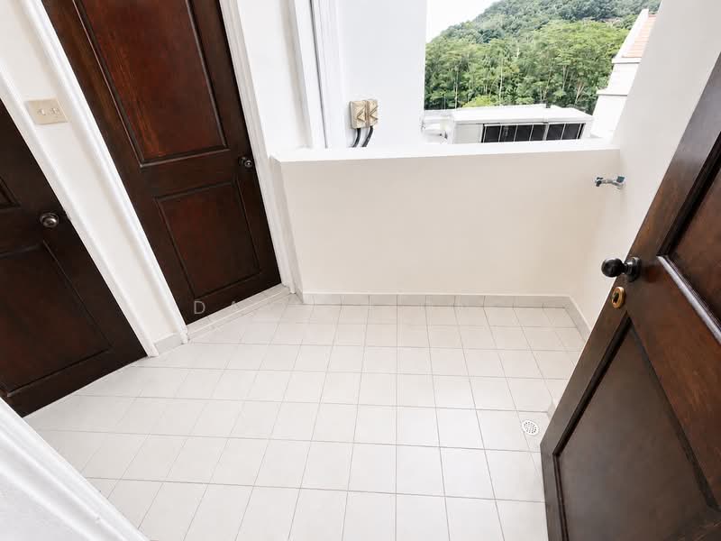 Hume Park I, 1 Hume Avenue, 3 Bedrooms, 1,356 sqft, Condominium For Sale, by Darren Ong, 500043320 - Service Yard - PropertyGuru.com.sg