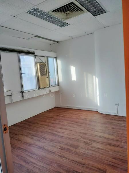 Golden Mile Tower, 6001 Beach Road, 699 sqft, Office For Sale, by Jagjot Singh, 500043352 - Study - CommercialGuru.com.sg