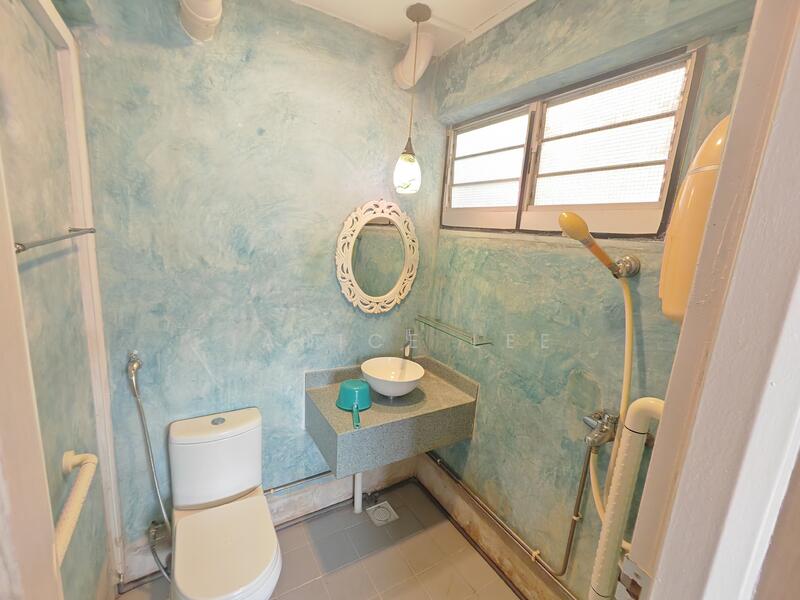 685 Race Course Road HDB Flat For Sale at S$ 560,000 | PropertyGuru Singapore - Bathroom
