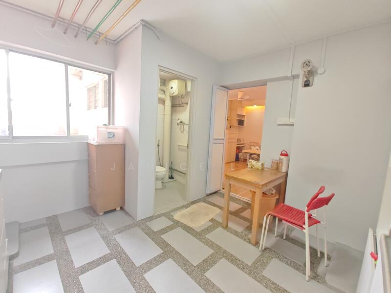 685 Race Course Road HDB Flat For Sale at S$ 560,000 | PropertyGuru Singapore - Bathroom