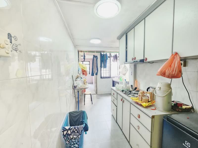 57 Lorong 5 Toa Payoh HDB Flat For Sale at S$ 328,000 | PropertyGuru Singapore - Kitchen