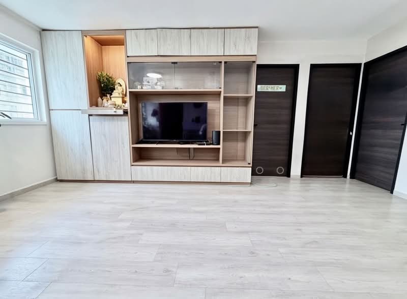 43 Bedok South Road, 43 Bedok South Road, 3 Bedrooms, 904 sqft, HDB Flat For Sale, by Arthur Loo, 500043474 - Living Room - PropertyGuru.com.sg