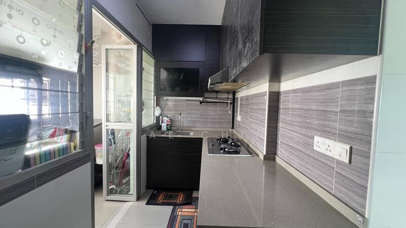 182A Woodlands Street 13 HDB Flat For Sale at S$ 580,000 | PropertyGuru Singapore - Kitchen