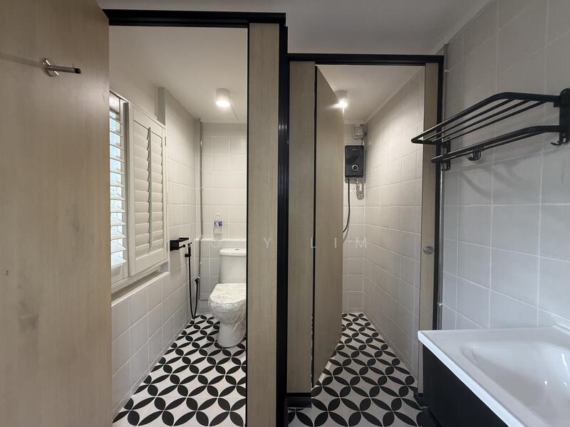 For Rent - Admiralty Hills - Rare Black and White Colonial House