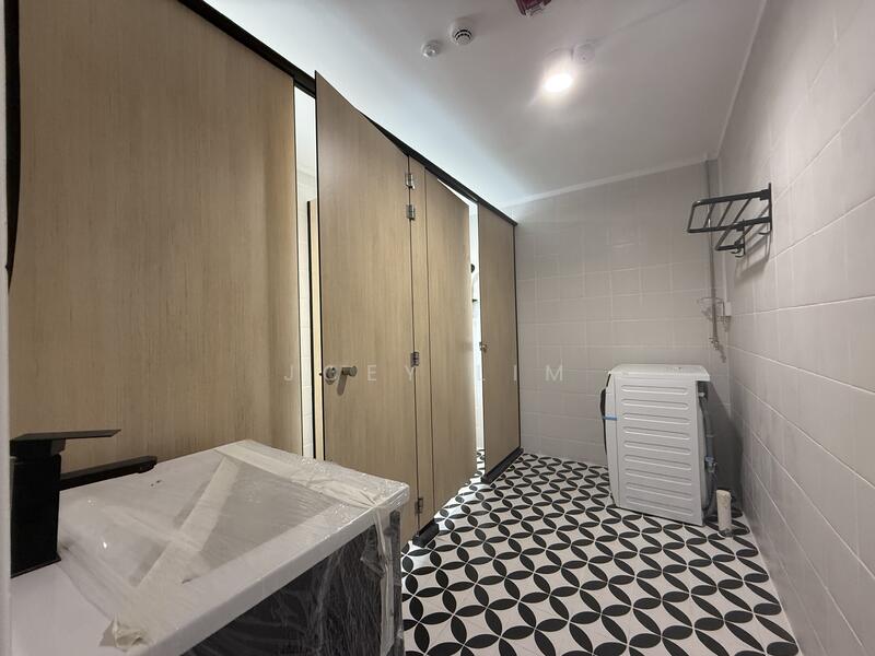 For Rent - Admiralty Hills - Rare Black and White Colonial House