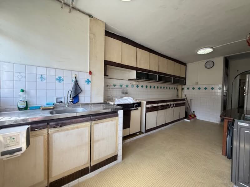 708 Clementi West Street 2 HDB Flat For Sale at S$ 550,000 | PropertyGuru Singapore - Kitchen