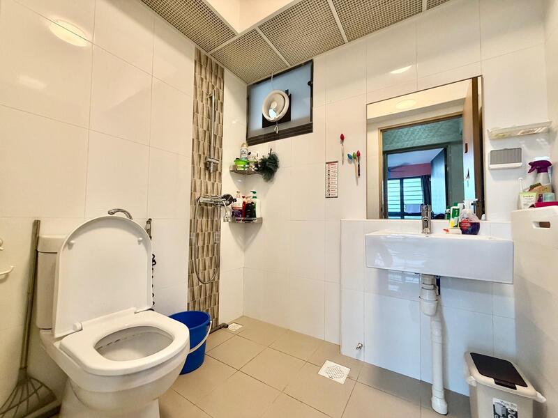 94 Dawson Road HDB Flat For Sale at S$ 1,399,999 | PropertyGuru Singapore - Bathroom