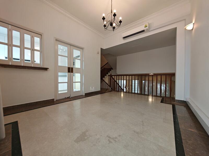 Chancery Grove, 25 Chancery Lane, 4 Bedrooms, 2,013 sqft, Cluster House For Rent, by Lim Y X, 500043528 - Hallway - PropertyGuru.com.sg