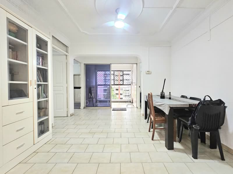 102 Jalan Dusun, 102 Jalan Dusun, 3 Bedrooms, 1,270 sqft, HDB Flat For Sale, by Muhammad Noor Danial, 500043561 - Living Room - PropertyGuru.com.sg