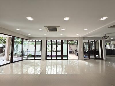 For Sale - No extension needed, Renovated 3 storeys Corner Terrace, Quiet Facing, No west sun