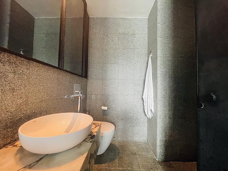 Newton 18 Apartment For Sale at S$ 1,400,000 | PropertyGuru Singapore - Bathroom