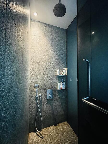 Newton 18 Apartment For Sale at S$ 1,400,000 | PropertyGuru Singapore - Bathroom