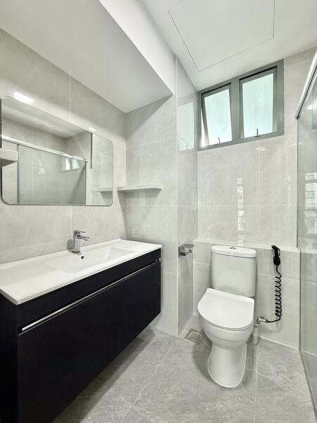 Master en-suite bathroom