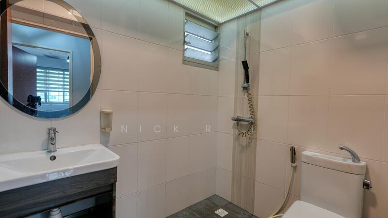 184A Woodlands Street 13 HDB Flat For Sale at S$ 825,000 | PropertyGuru Singapore - Bathroom