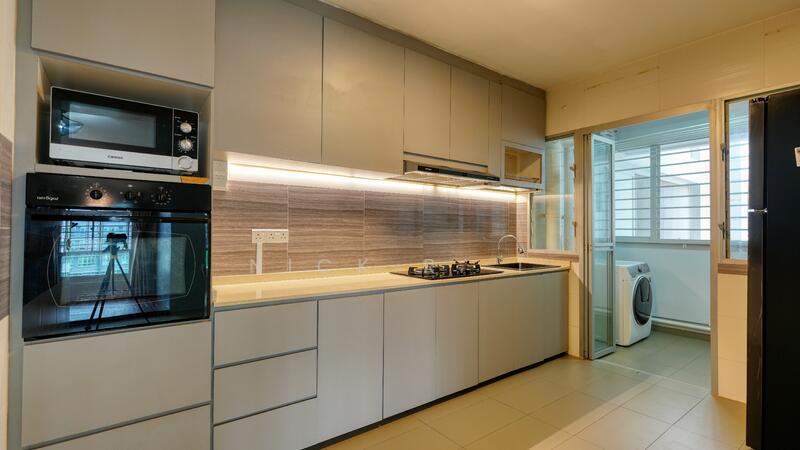 184A Woodlands Street 13 HDB Flat For Sale at S$ 825,000 | PropertyGuru Singapore - Kitchen