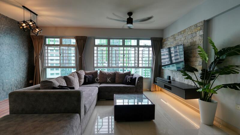 184A Woodlands Street 13 HDB Flat For Sale at S$ 825,000 | PropertyGuru Singapore - Living Room