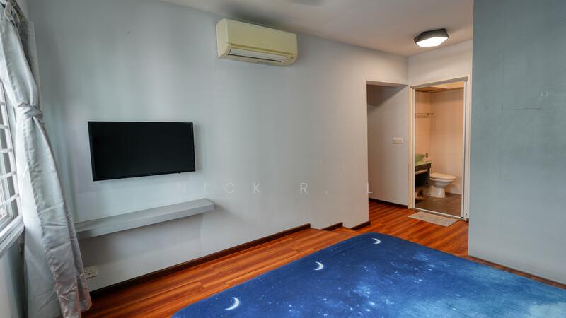 184A Woodlands Street 13 HDB Flat For Sale at S$ 825,000 | PropertyGuru Singapore - Bedroom