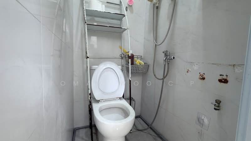 3 Mins to MRT! Common Room in Bukit Timah Landed Estate, , Room Rental, 100 sqft, Detached House For Rent, by Roman Woo C P, 500043695 - Bathroom - PropertyGuru.com.sg