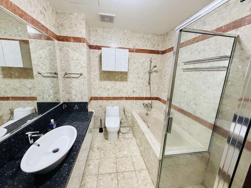 MASTER ROOM Bathroom