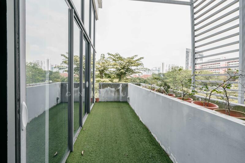 Central-Link, 8 Jalan Kilang Barat, 1,747 sqft, Light Industrial (B1) For Sale, by Ignatius Tan, 500043882 - Balcony - CommercialGuru.com.sg