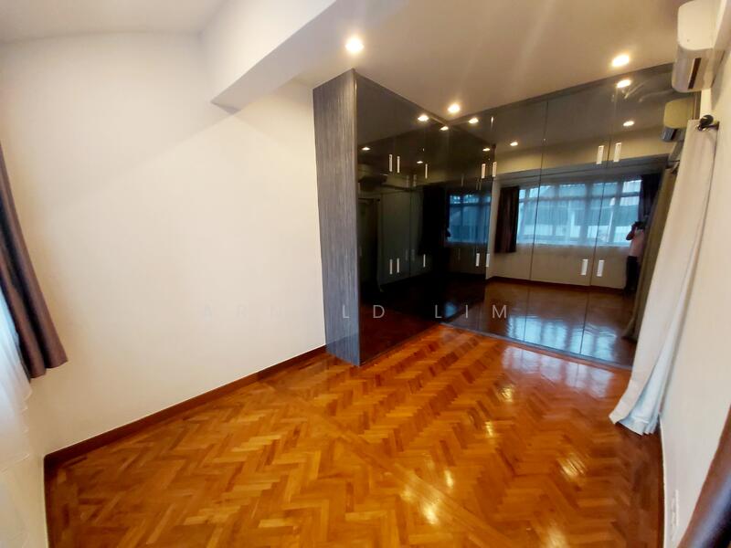 Master Walk In Wardrobe