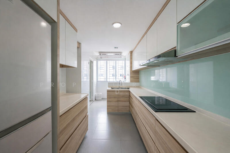 205 Choa Chu Kang Central HDB Flat For Sale at S$ 660,000 | PropertyGuru Singapore - Kitchen